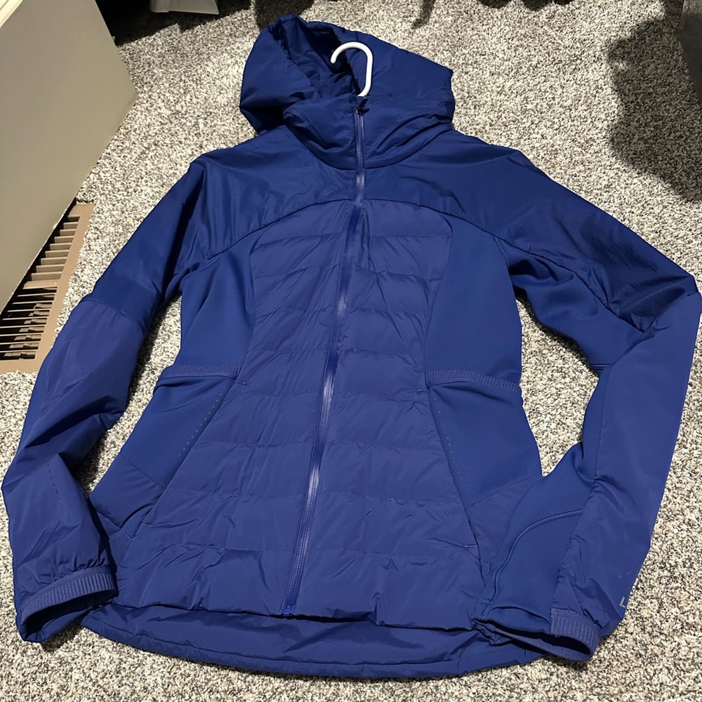 Lululemon Down for it all women's with removable hood sz 8. Barely worn